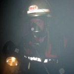 Aufnahme eines Truppführers im völlig verqualmten 1. OG des Gebäudes. ©Freiwillige Feuerwehr Lokstedt