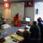 Gesamteinsatzleitung in Messehalle 4 mit Stellwand und Kommunikationseinheit ©opyright www.feuerwehr-hamburg.de