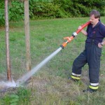Bewässerung eines Jungbaumes