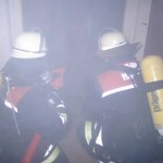 Eventuell anwesende Personen werden angesprochen