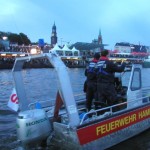 Das Kleinboot von FF Rissen vor den Landungsbrücken.<br> © Merlin Wolf