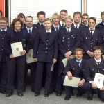 Ganz rechts hinten, WF FF Nienstedten und BerF-Vertreter Christoph Lübbe (Ausbildung techn.Hilfeleistung)