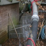Die FF'en Groß-Flottbek, Osdorf und Nienstedten in Zusammenarbeit mit der Stadtentwässerung und dem BerF Altona bei dem großflächigen Wasserrohrbruch. (c)Foto: Harald Rieger