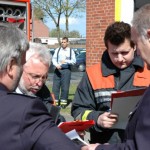 Zwischenberatung von Ausbildern und Mitgliedern der Prüfungskommission.