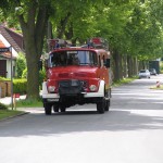 Die Feuerwehr trifft ein.