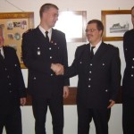 Gratulation! Bereichsführer Torsten Altenburg gratuliert dem zukünfigen Wehrführer der FF Curslack Frank Meyer zu seiner Wahl.