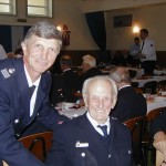 Hermann Jonas gratulierte Walter Hicks persönlich