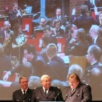 Ehrung von Heinz Okelmann, im Hintergrund das Musikkorps der FF Bramfeld (c) AG MuK FF HH