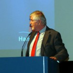 Der Geschäftsführer der Hanseatischen Feuerwehr-Unfallkasse Nord, Lutz Kettenbeil, bei seinen Ausführungen zum Unfallgeschehen in den Freiwilligen Feuerwehren in Norddeutschland.  (c) AG MuK FF Hambur