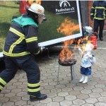 Ein wenig Spiritus sorgt schnell für eine große Flamme. - Bild: D. Schäfer