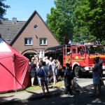 Links das Vorstellungszelt des Polizeikaspers, rechts Hamburgs ältestes in Dienst befindliches Löschfahrzeug (LF HANSA aus 1979) (c) FFO