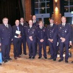 Pressefoto mit den Geehrten und LBF Wronski sowie OBD Mauer (beide ganz links) (c) AG MuK