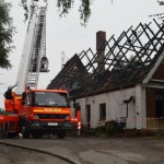 Hier brennt das 1. Reetdachhaus in Wilhelmsburg - Bild: Citynewstv.de