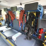 Sitzplätze der Atemschutzgeräteträger gegen die Fahrtrichtung.