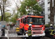 HLF20 der FF Stellingen im Rahmen der Brandbekämpfung mit eingebunden