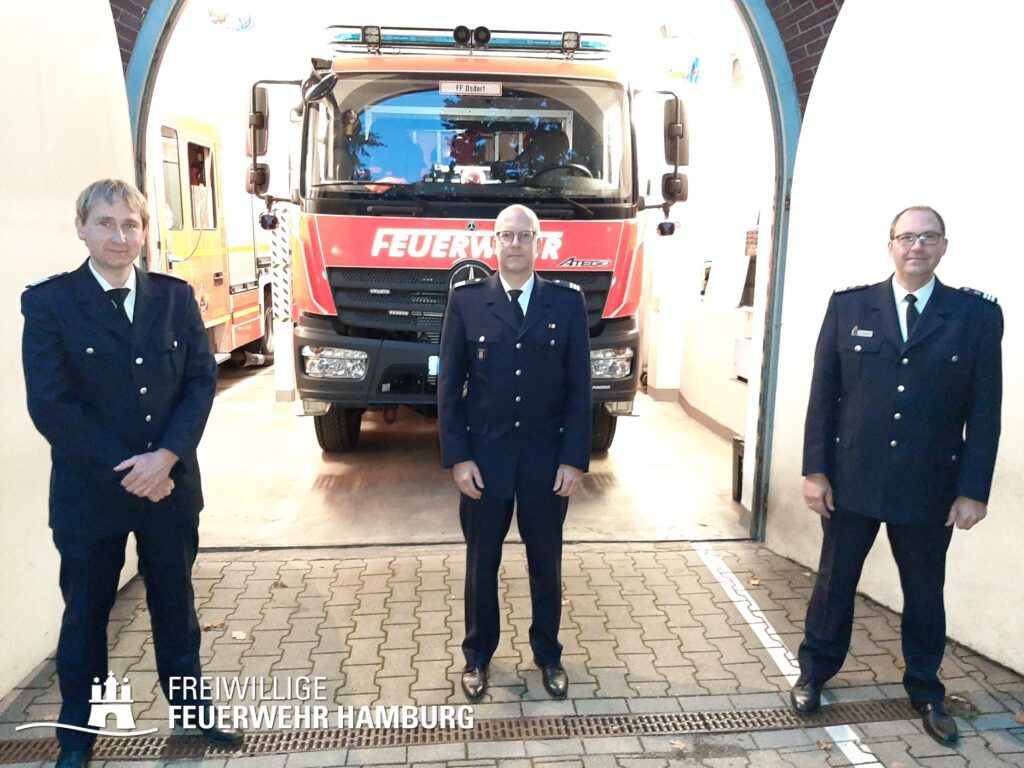 v.l.n.r.: BerF Altona, Jan Wilbrandt, der wieder gewählte BerF/V Christian Andresen und Wahlleiter LBF Harald Burghart