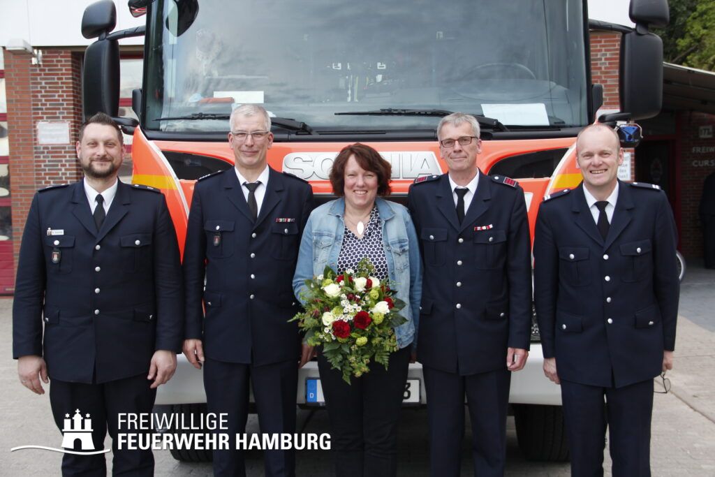 v.l.n.r. Bereichsführer Karsten Sommer, Wehrführer Frank Meyer, Eyke Stahlbuhk, Udo Stahlbuhk, Wehrführer Vertreter Heiko Wörmbke