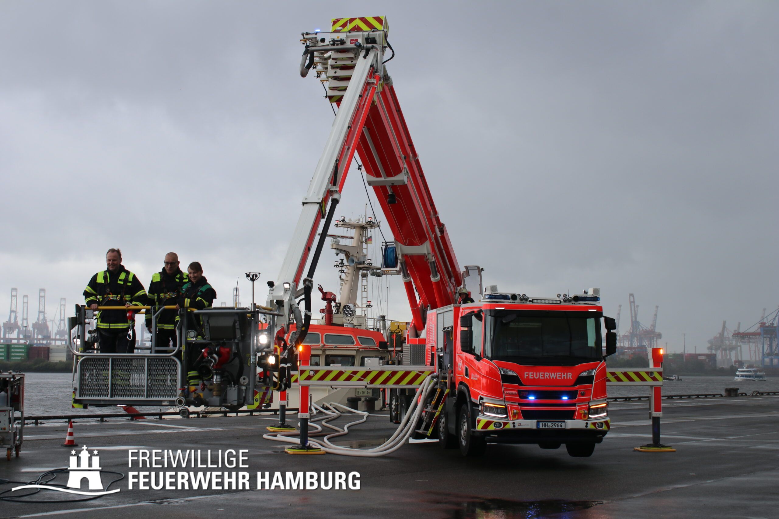 Offizielle bergabe Des Cobra L schystems Und Des Neuen TMF70 Sowie Des offizielle-bergabe-des-cobra-l-schystems-und-des-neuen-tmf70-sowie-des